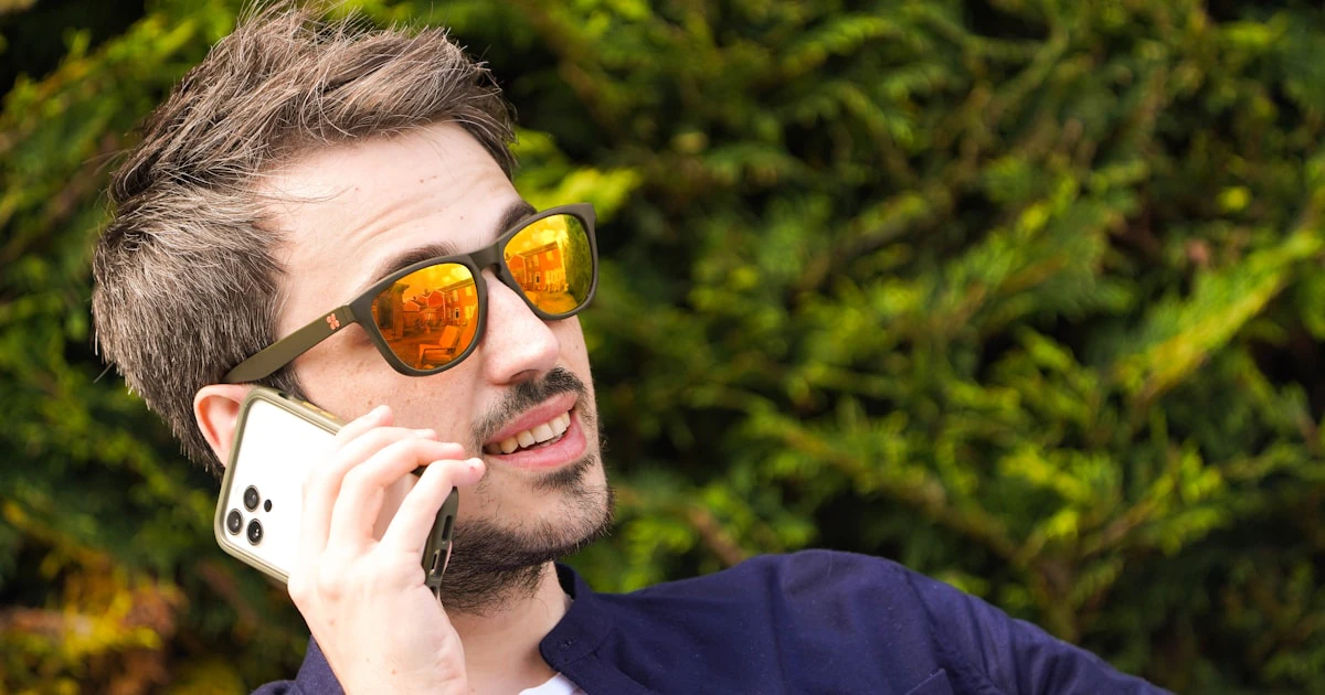 Man answering a phone call on his mobile phone.